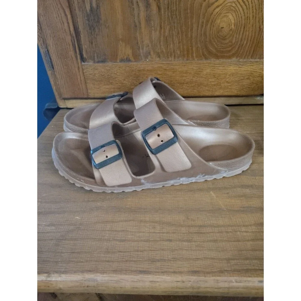 Women’s Arizona Birkenstocks Gold Size 41 Women's 8 Mens 10 Slides Pool Beach